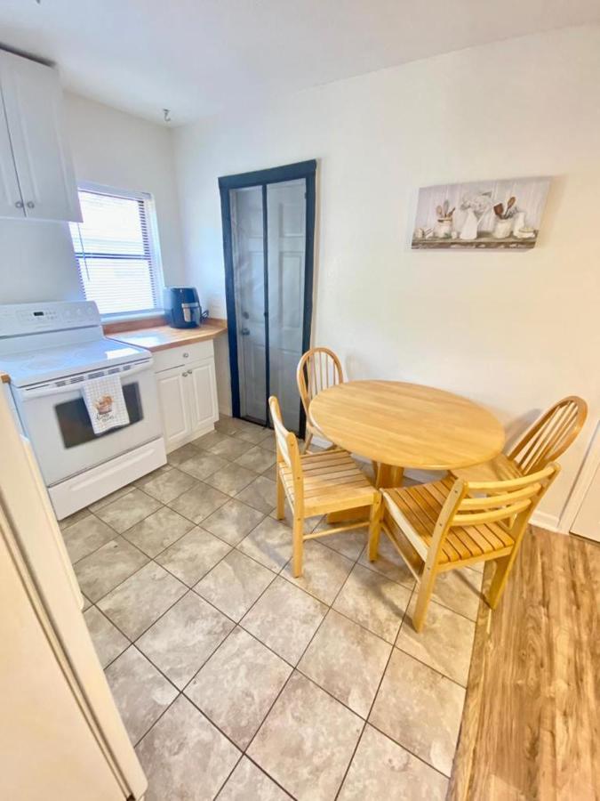 Two Fully Equipped Apartments And A Studio 5 Miles From The Beach St. Petersburg Exterior photo