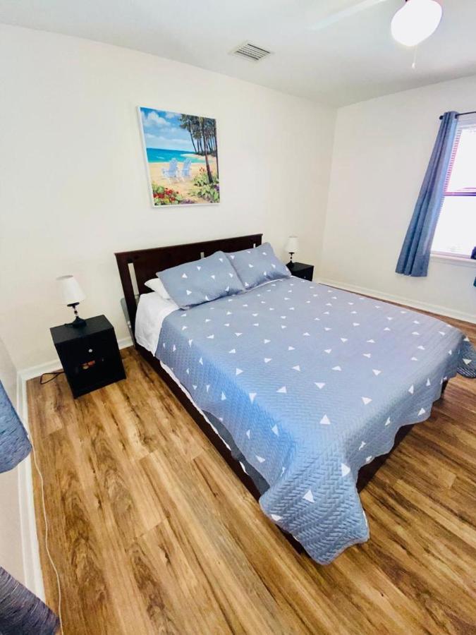 Two Fully Equipped Apartments And A Studio 5 Miles From The Beach St. Petersburg Exterior photo