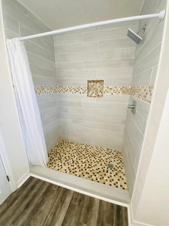 Two Fully Equipped Apartments And A Studio 5 Miles From The Beach St. Petersburg Exterior photo