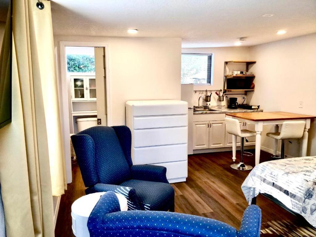 Two Fully Equipped Apartments And A Studio 5 Miles From The Beach St. Petersburg Exterior photo