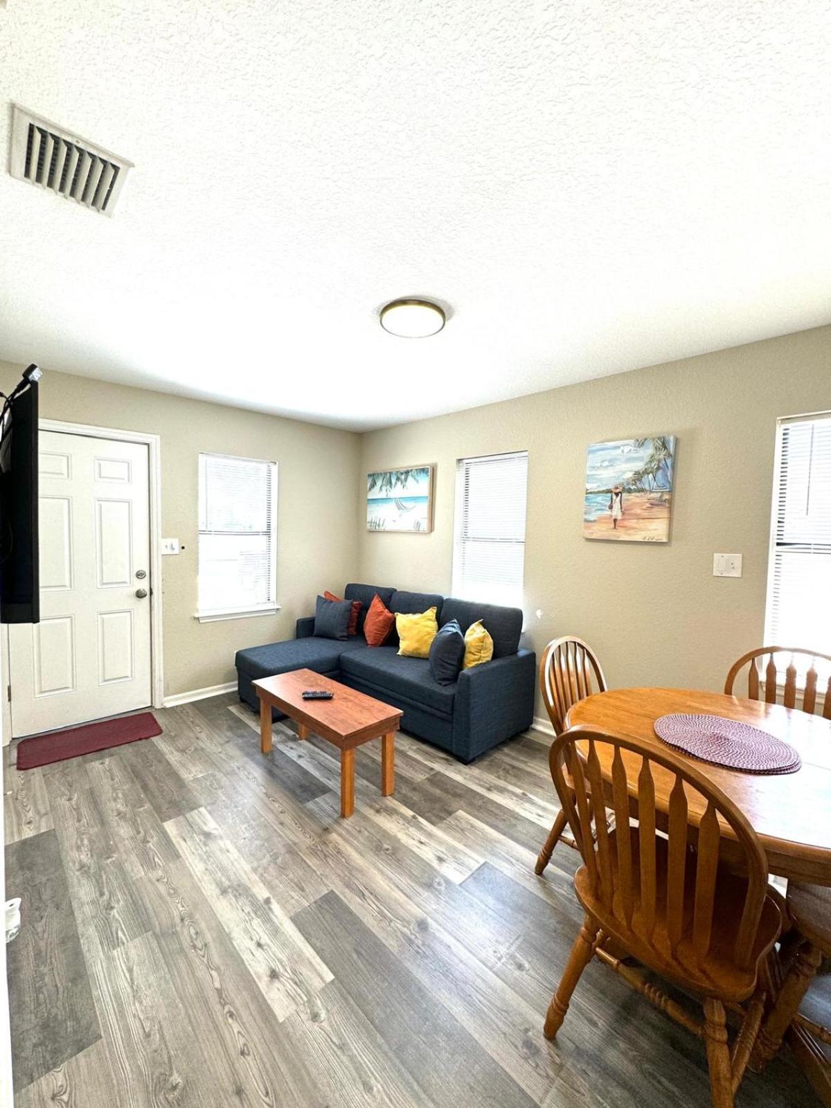 Two Fully Equipped Apartments And A Studio 5 Miles From The Beach St. Petersburg Exterior photo